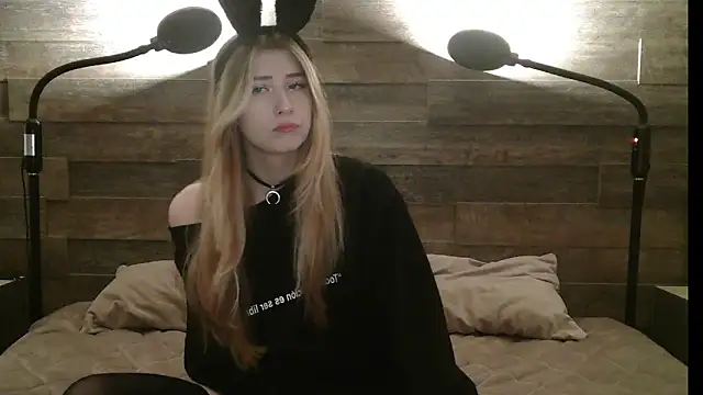 ErikaShyy online show from November 27, 2025, 11:54 am