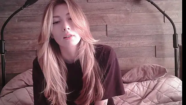 ErikaShyy online show from February 20, 2025, 11:09 am