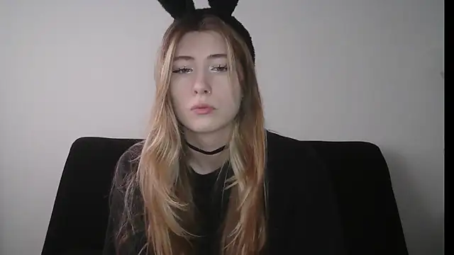 ErikaShyy online show from October 15, 2025, 11:07 am