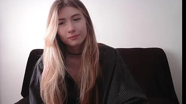 ErikaShyy online show from September 22, 2025, 10:43 am