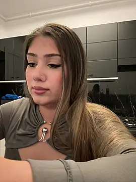 Snapshot of Vivian_Jafer chatting on July 7, 2026, 6:44 pm Vivian Jafer online show from July 7, 2026, 6:44 pm