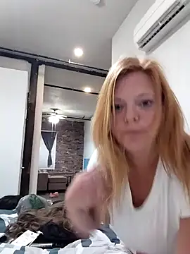 Snapshot of I_am_HER318 chatting on October 6, 2025, 1:40 am I am HER318 online show from October 6, 2025, 1:40 am