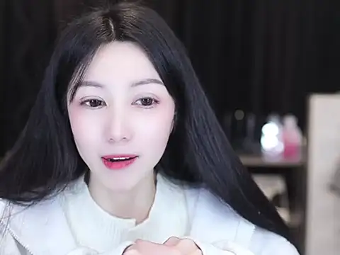 Snapshot of Nuyoah-77 chatting on December 21, 2025, 1:57 pm Nuyoah-77 online show from December 21, 2025, 1:57 pm