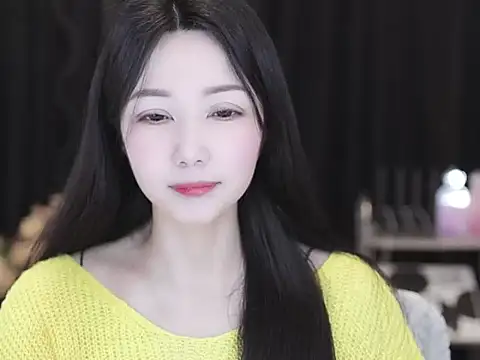 Snapshot of Nuyoah-77 chatting on March 26, 2026, 6:44 am Nuyoah-77 online show from March 26, 2026, 6:44 am