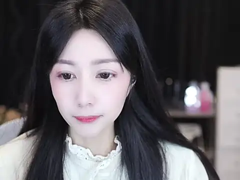 Snapshot of Nuyoah-77 chatting on December 20, 2025, 7:55 am Nuyoah-77 online show from December 20, 2025, 7:55 am