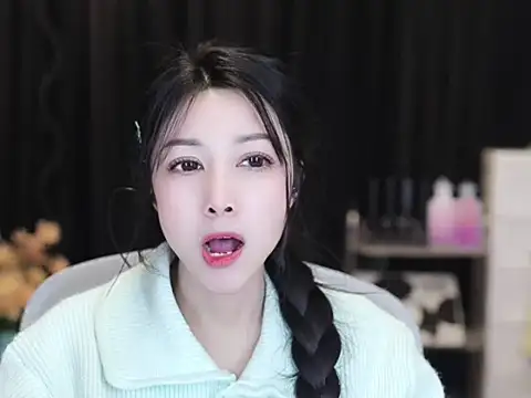 Snapshot of Nuyoah-77 chatting on January 10, 2026, 1:17 pm Nuyoah-77 online show from January 10, 2026, 1:17 pm