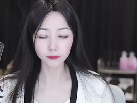 Snapshot of Nuyoah-77 chatting on April 9, 2026, 4:47 am Nuyoah-77 online show from April 9, 2026, 4:47 am