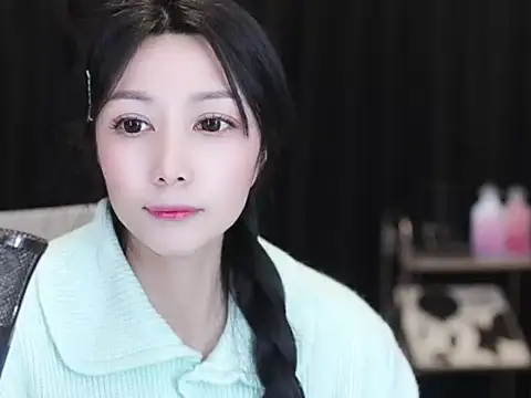 Snapshot of Nuyoah-77 chatting on January 14, 2026, 1:59 pm Nuyoah-77 online show from January 14, 2026, 1:59 pm