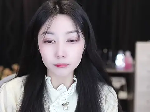 Snapshot of Nuyoah-77 chatting on December 19, 2025, 1:35 pm Nuyoah-77 online show from December 19, 2025, 1:35 pm