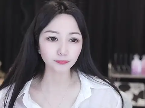 Snapshot of Nuyoah-77 chatting on April 5, 2026, 8:21 am Nuyoah-77 online show from April 5, 2026, 8:21 am