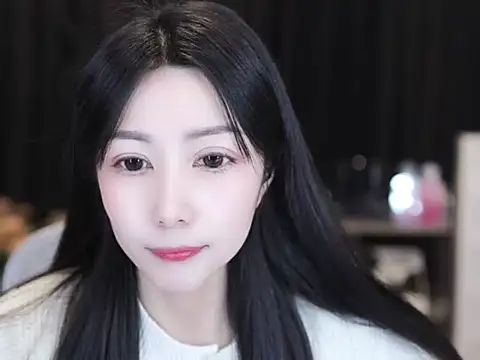 Snapshot of Nuyoah-77 chatting on December 22, 2025, 2:39 pm Nuyoah-77 online show from December 22, 2025, 2:39 pm