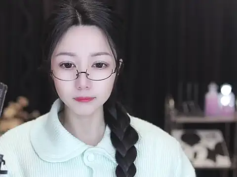 Snapshot of Nuyoah-77 chatting on March 15, 2026, 8:21 am Nuyoah-77 online show from March 15, 2026, 8:21 am