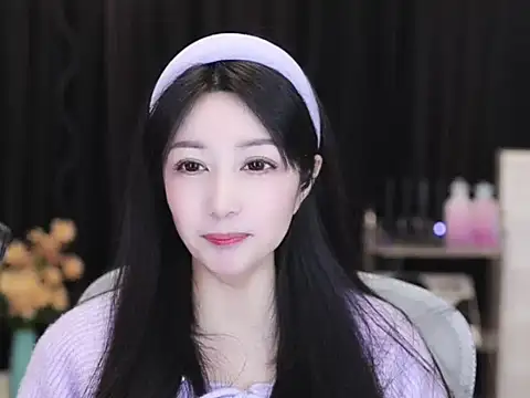 Snapshot of Nuyoah-77 chatting on January 6, 2026, 3:05 pm Nuyoah-77 online show from January 6, 2026, 3:05 pm