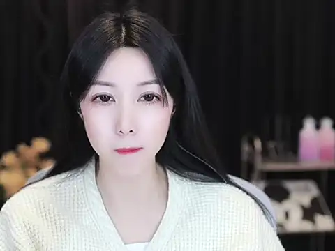 Snapshot of Nuyoah-77 chatting on January 18, 2026, 1:47 pm Nuyoah-77 online show from January 18, 2026, 1:47 pm