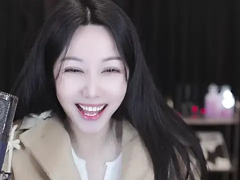 Snapshot of Nuyoah-77 chatting on March 4, 2026, 6:15 pm Nuyoah-77 online show from March 4, 2026, 6:15 pm