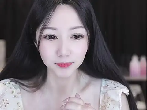 Snapshot of Nuyoah-77 chatting on April 12, 2026, 5:33 am Nuyoah-77 online show from April 12, 2026, 5:33 am