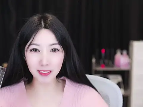 Nuyoah-77 online show from November 10, 2025, 4:12 pm