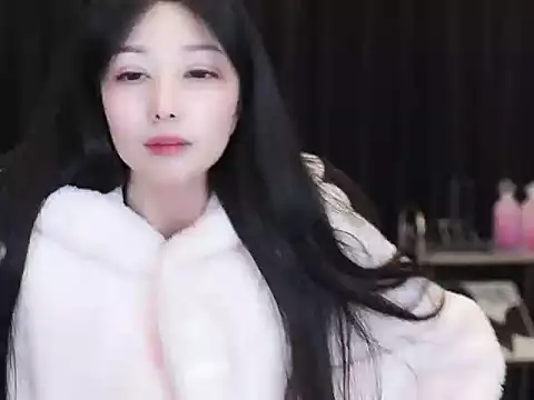 Snapshot of Nuyoah-77 chatting on January 12, 2026, 1:18 pm Nuyoah-77 online show from January 12, 2026, 1:18 pm