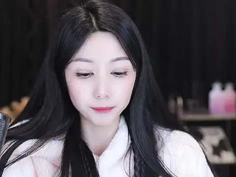 Snapshot of Nuyoah-77 chatting on January 15, 2026, 2:31 pm Nuyoah-77 online show from January 15, 2026, 2:31 pm