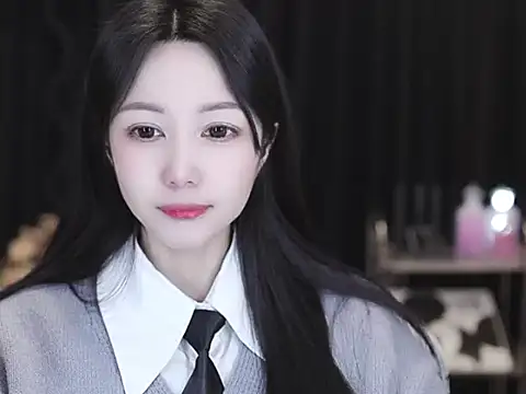 Snapshot of Nuyoah-77 chatting on March 8, 2026, 7:44 am Nuyoah-77 online show from March 8, 2026, 7:44 am