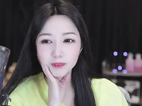 Snapshot of Nuyoah-77 chatting on April 8, 2026, 3:41 am Nuyoah-77 online show from April 8, 2026, 3:41 am