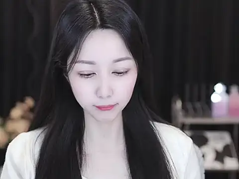 Snapshot of Nuyoah-77 chatting on March 24, 2026, 6:13 am Nuyoah-77 online show from March 24, 2026, 6:13 am