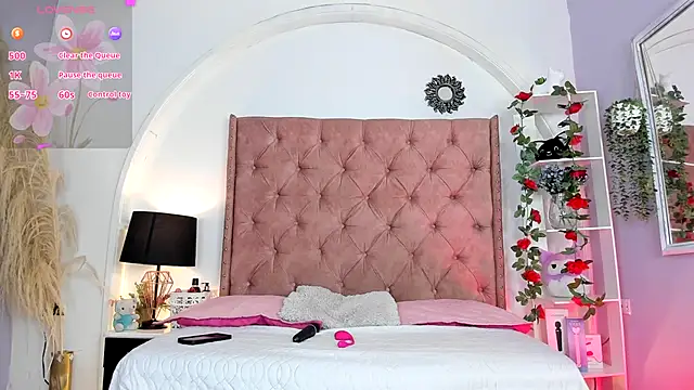 LadyAvalon online show from September 19, 2025, 6:12 pm