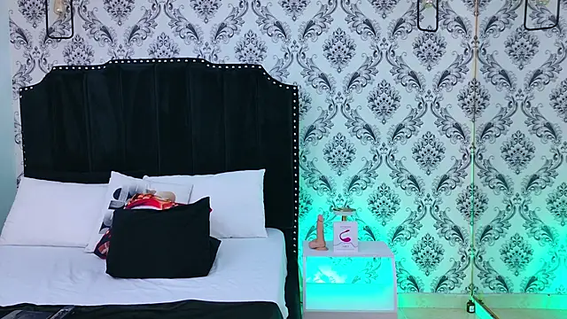 Snapshot of SaaraBrown chatting on November 22, 2025, 4:17 pm SaaraBrown online show from November 22, 2025, 4:17 pm