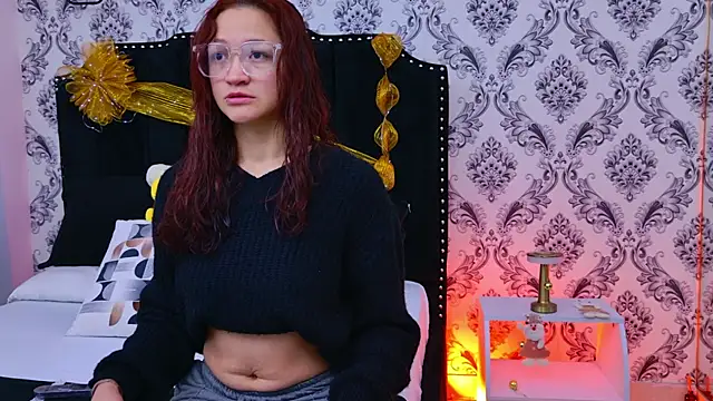 Snapshot of SaaraBrown chatting on December 1, 2025, 12:17 pm SaaraBrown online show from December 1, 2025, 12:17 pm