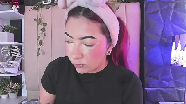 Snapshot of Mia_Rinn chatting on January 17, 2026, 2:31 pm Mia Rinn online show from January 17, 2026, 2:31 pm