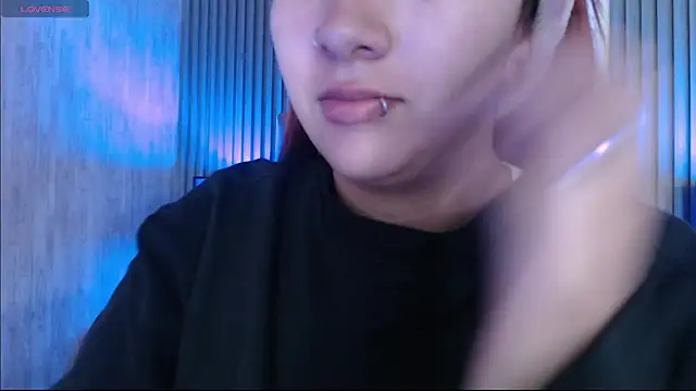 Mia Rinn online show from November 21, 2025, 1:43 pm