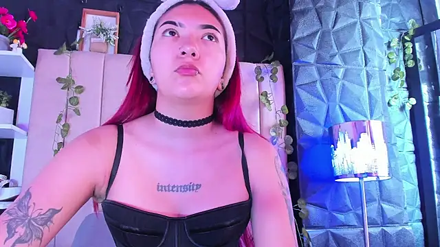 Snapshot of Mia_Rinn chatting on February 11, 2026, 12:27 pm Mia Rinn online show from February 11, 2026, 12:27 pm