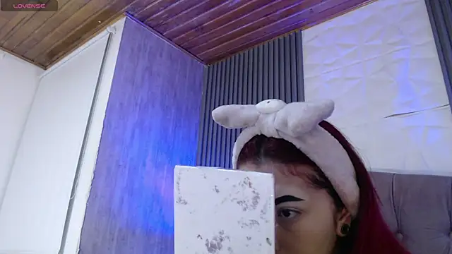 Snapshot of Mia_Rinn chatting on December 19, 2025, 12:29 pm Mia Rinn online show from December 19, 2025, 12:29 pm