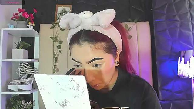 Snapshot of Mia_Rinn chatting on January 14, 2026, 2:09 pm Mia Rinn online show from January 14, 2026, 2:09 pm