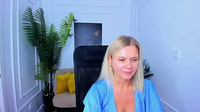 Snapshot of AgathaKlouin chatting on November 27, 2025, 7:03 pm AgathaKlouin online show from November 27, 2025, 7:03 pm