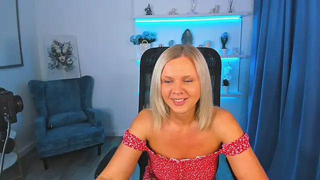 Snapshot of AgathaKlouin chatting on October 4, 2025, 7:37 pm AgathaKlouin online show from October 4, 2025, 7:37 pm