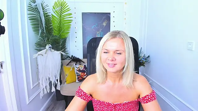 Snapshot of AgathaKlouin chatting on October 19, 2025, 7:16 pm AgathaKlouin online show from October 19, 2025, 7:16 pm