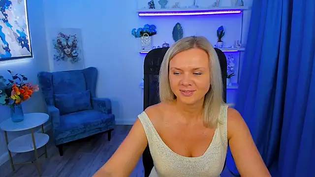 Snapshot of AgathaKlouin chatting on November 8, 2025, 7:39 pm AgathaKlouin online show from November 8, 2025, 7:39 pm