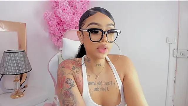 Snapshot of Mia_Jansen chatting on February 8, 2025, 8:21 pm Mia Jansen online show from February 8, 2025, 8:21 pm