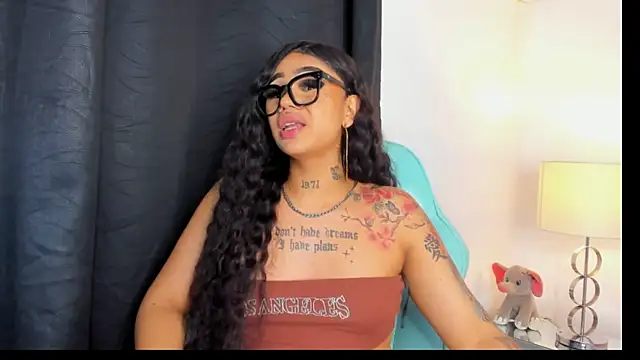 Snapshot of Mia_Jansen chatting on March 18, 2025, 12:40 am Mia Jansen online show from March 18, 2025, 12:40 am