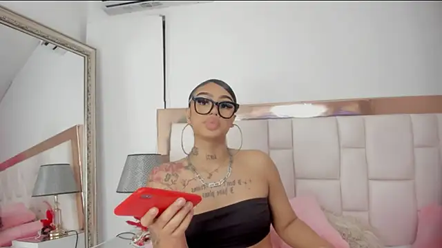 Snapshot of Mia_Jansen chatting on February 10, 2025, 8:53 pm Mia Jansen online show from February 10, 2025, 8:53 pm