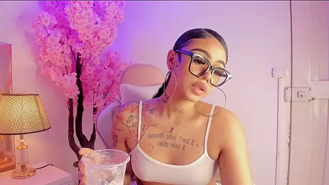 Snapshot of Mia_Jansen chatting on February 13, 2025, 1:40 am Mia Jansen online show from February 13, 2025, 1:40 am