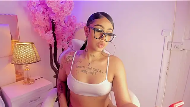 Snapshot of Mia_Jansen chatting on February 12, 2025, 9:43 pm Mia Jansen online show from February 12, 2025, 9:43 pm