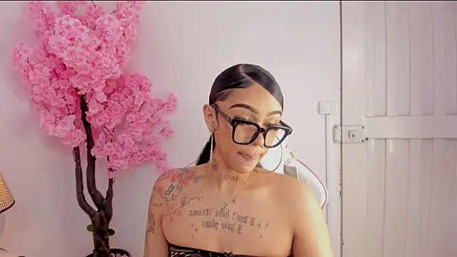 Snapshot of Mia_Jansen chatting on February 10, 2025, 11:55 pm Mia Jansen online show from February 10, 2025, 11:55 pm