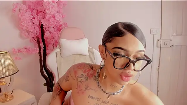 Snapshot of Mia_Jansen chatting on February 16, 2025, 12:41 am Mia Jansen online show from February 16, 2025, 12:41 am