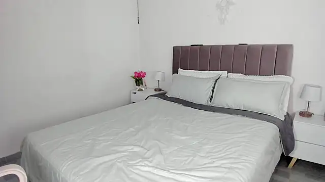 Ori valentina online show from November 5, 2025, 6:44 pm