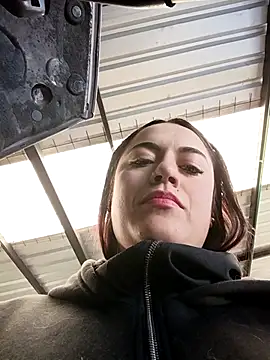 Lesly 10- online show from November 7, 2025, 1:59 pm