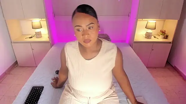 EmilyyStuart online show from March 14, 2026, 4:07 am