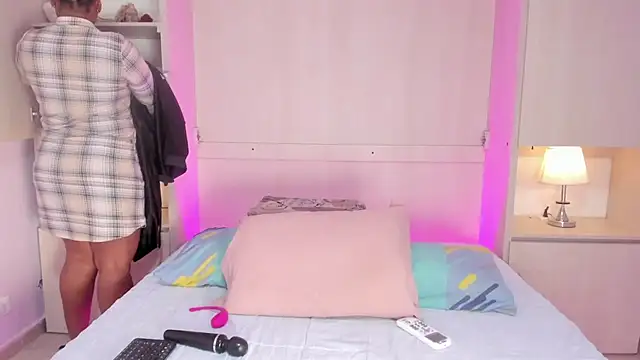 Snapshot of EmilyyStuart chatting on February 17, 2026, 3:26 am EmilyyStuart online show from February 17, 2026, 3:26 am