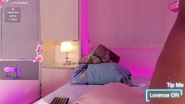 Snapshot of EmilyyStuart chatting on February 20, 2026, 6:26 am EmilyyStuart online show from February 20, 2026, 6:26 am